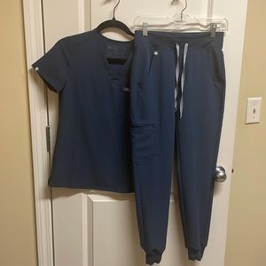 Figs scrub set in dark harbor. Brand new!